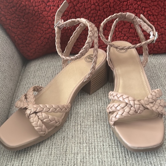 Girl heels - Picture 1 of 1